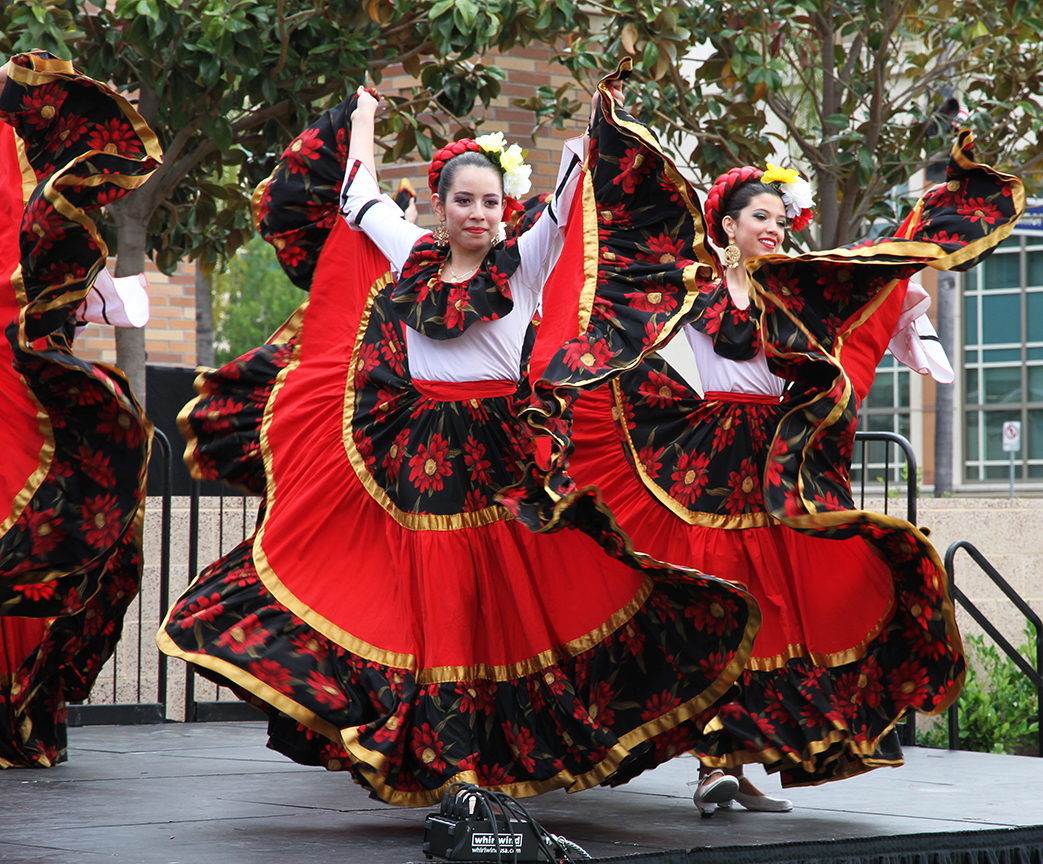 young-dancers-perform-a-mexican-folk-dance-the-portal-to-texas-history